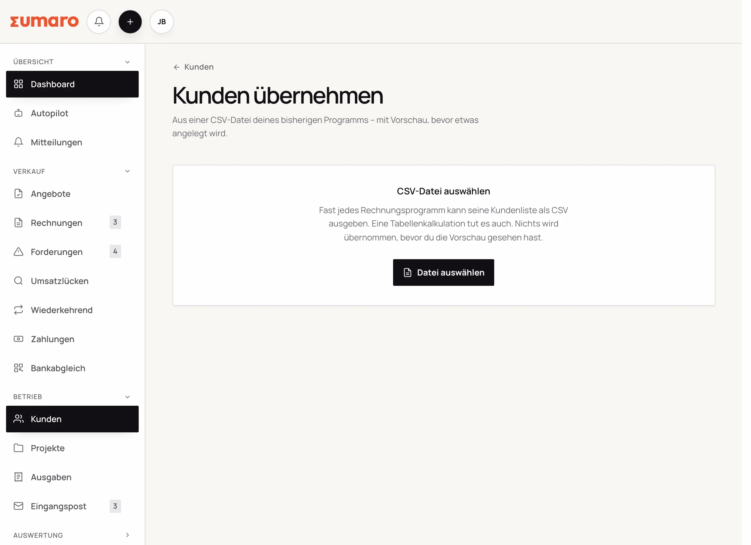 Echte Sumaro-Oberfläche mit fiktiven Beispieldaten: Kundenliste als CSV vorbereiten und prüfen